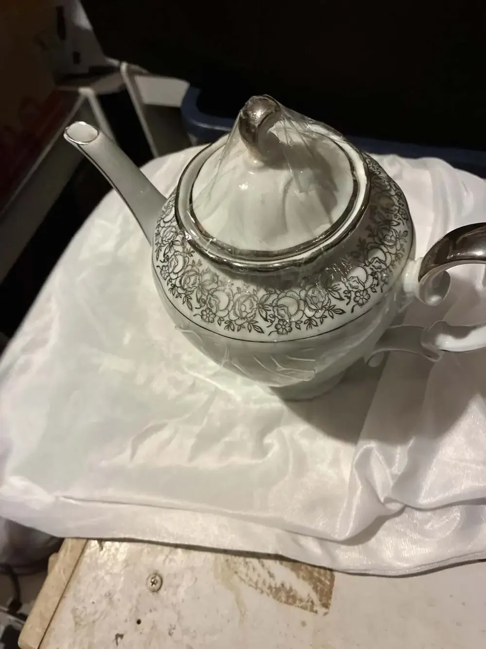 Winterling Bavaria WIG26 Porcelain Teapot with Platinum Rose Trim